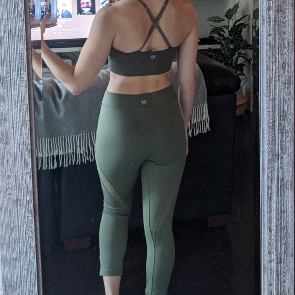 Hunter Green Yoga Outfit - Picture 7 of 9